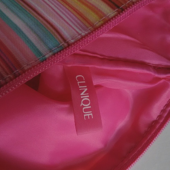 3pcs - 2 🆕Avon lipstick & 1 NWOT Clinique Bag - Picture 5 of 7